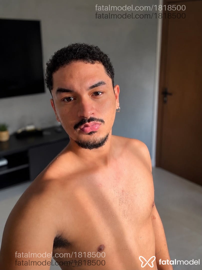 Acompanhante homem morena (o) de olhos pretos em Florianópolis Acompanhante homem morena (o) de olhos pretos em Florianópolis - Bryan Castro
