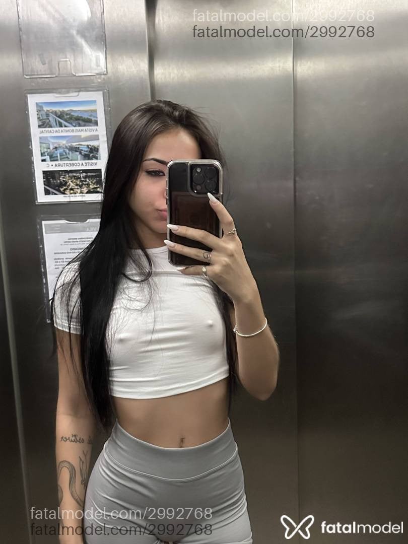 Acompanhante mulher morena (o) de olhos verdes - Angell