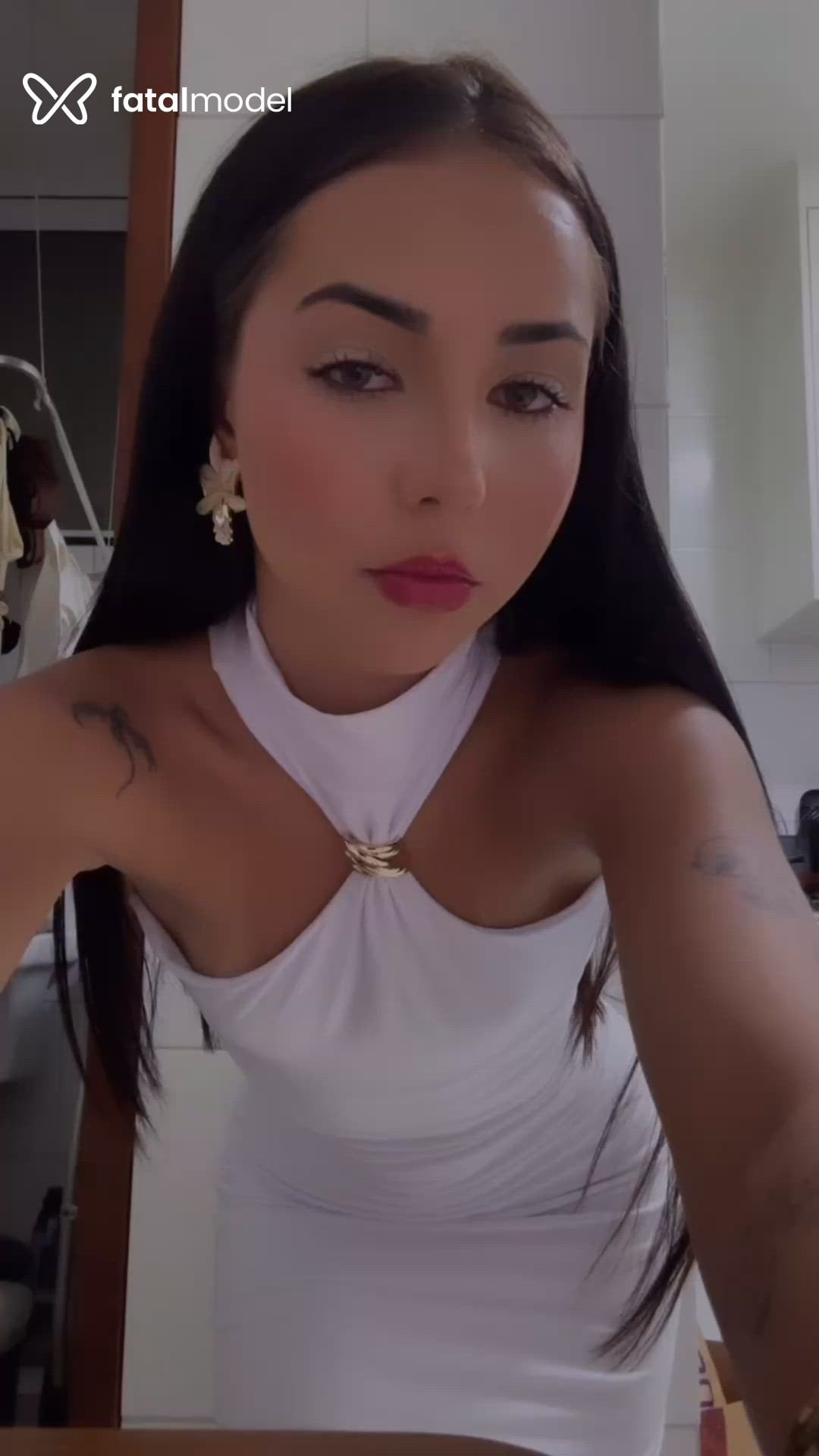 Acompanhante mulher morena (o) de olhos verdes - Angell Acompanhante mulher morena (o) de olhos verdes - Angell