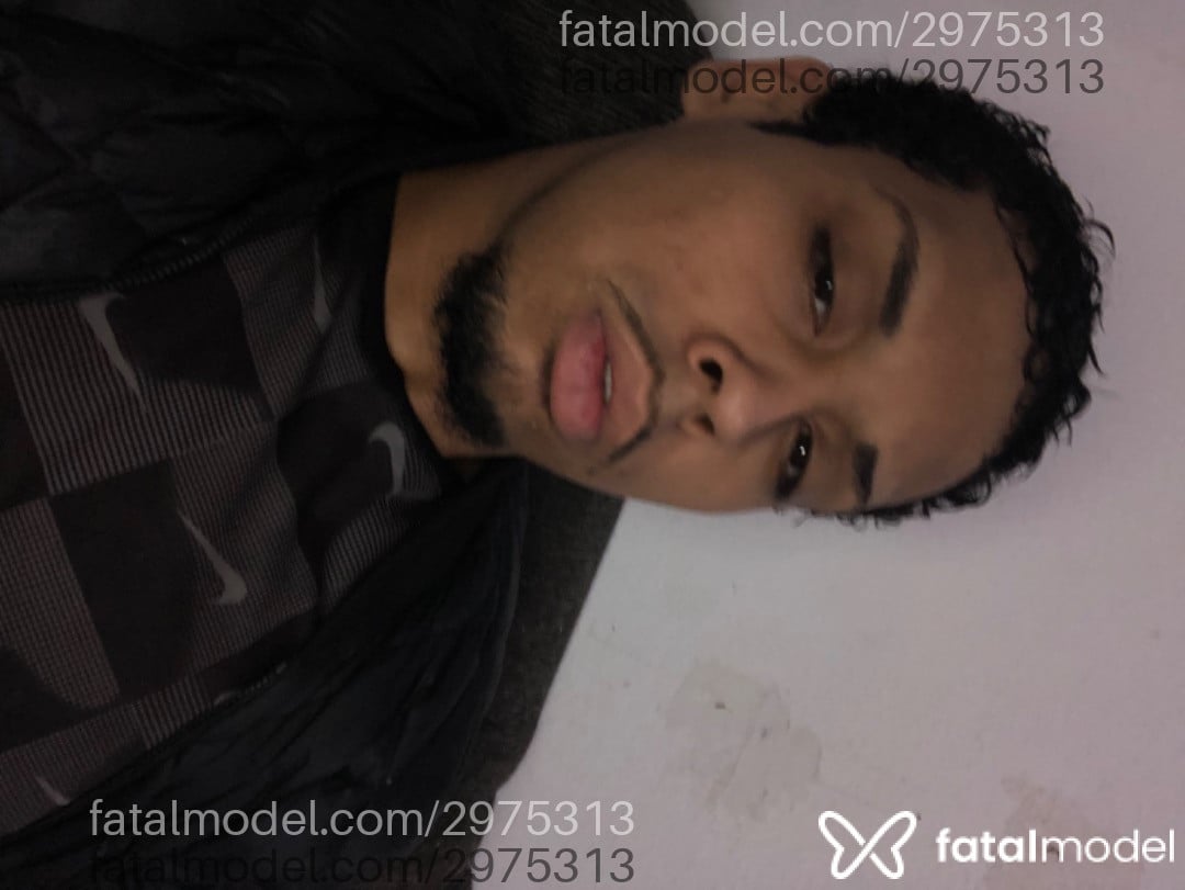 Acompanhante não-binário com cabelo grisalho de olhos castanhos em Araruama Acompanhante não-binário com cabelo grisalho de olhos castanhos em Araruama - Luccas