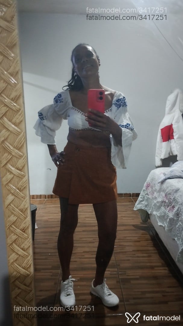 Acompanhante mulher com cabelo castanho de olhos castanhos em Virtual - Carla