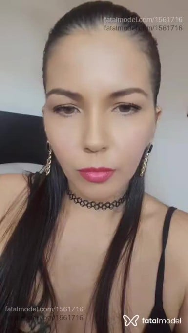 Acompanhante mulher com cabelo colorido de olhos castanhos - Ana Marques Acompanhante mulher com cabelo colorido de olhos castanhos - Ana Marques
