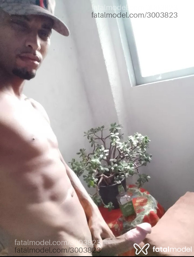 Acompanhante homem com cabelo castanho de olhos castanhos - Enzo Cardoso