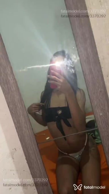 Acompanhante mulher trans morena (o) de olhos castanhos - Maya Victoria