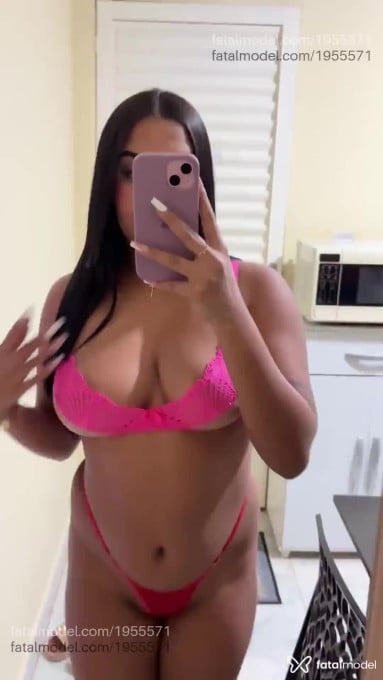 Acompanhante mulher morena (o) de olhos pretos - Jhennyfer Acompanhante mulher morena (o) de olhos pretos - Jhennyfer
