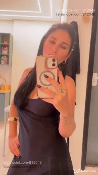 Acompanhante mulher morena (o) de olhos verdes - Júlia Medeiros Acompanhante mulher morena (o) de olhos verdes - Júlia Medeiros