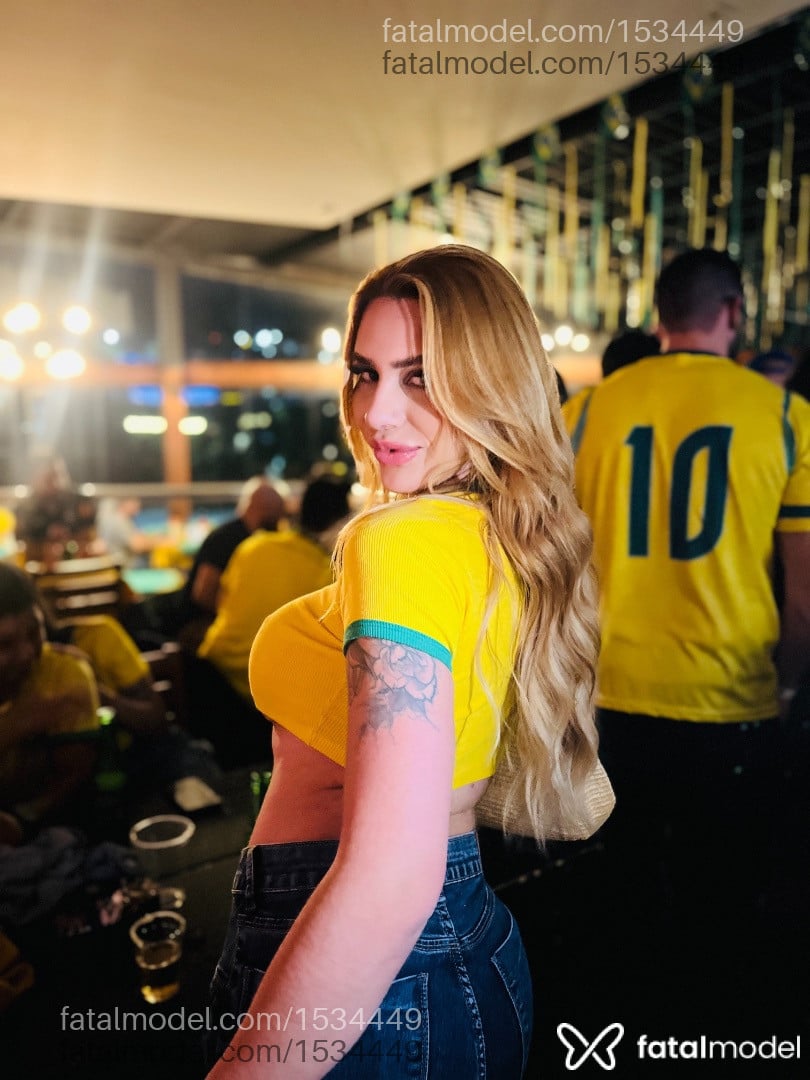 Acompanhante mulher trans ruiva (o) de olhos castanhos em Piraju - Larissa