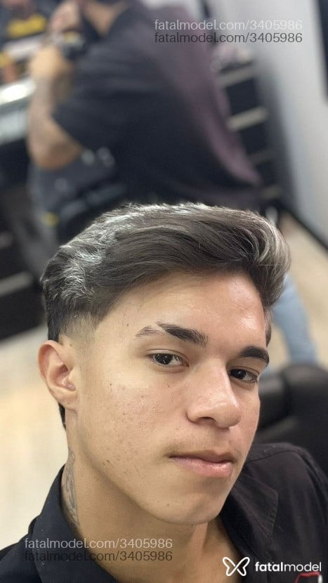 Acompanhante homem com cabelo castanho de olhos castanhos em Goiânia - Fernandes