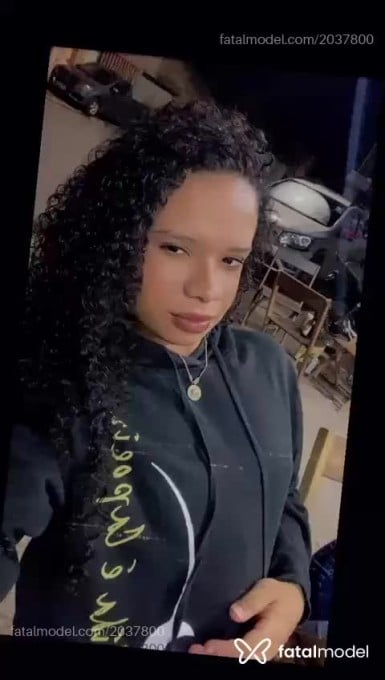 Acompanhante mulher trans morena (o) de olhos pretos - Gabiih Salvatoriih