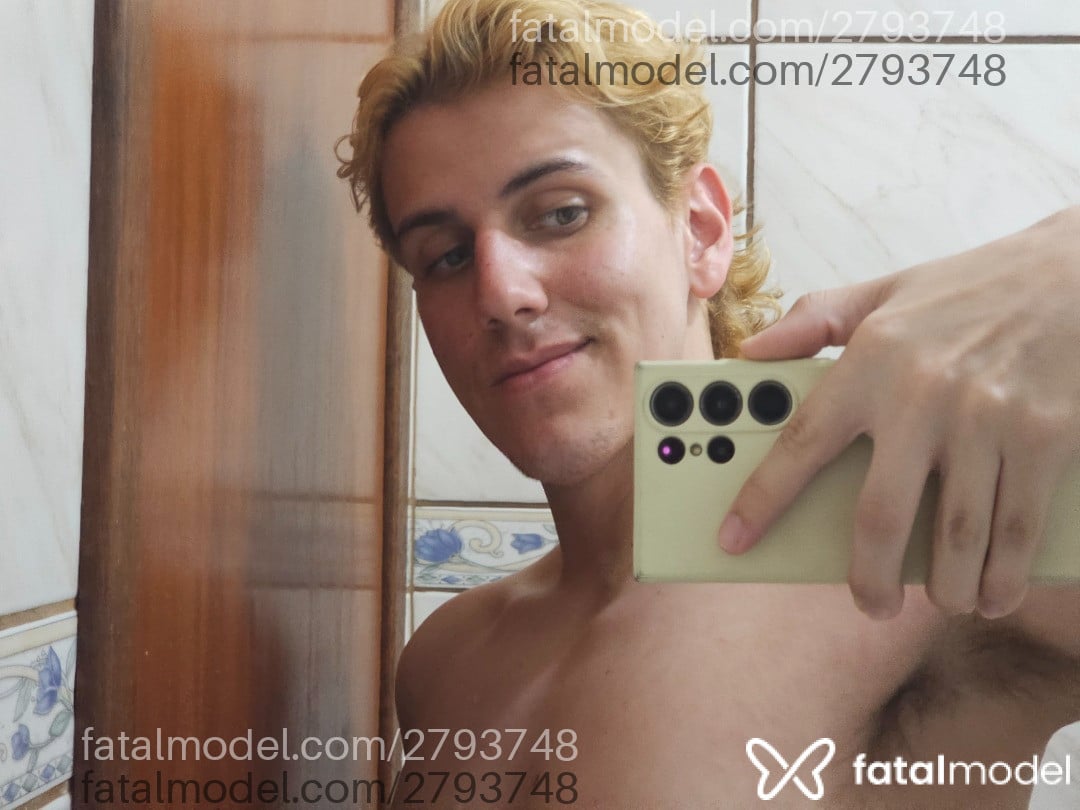 Acompanhante homem loira (o) de olhos verdes - Vinícius Alencar Acompanhante homem loira (o) de olhos verdes - Vinícius Alencar