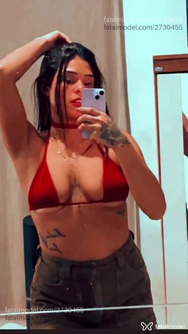 Acompanhante mulher com cabelo castanho de olhos castanhos - Airáa Santos