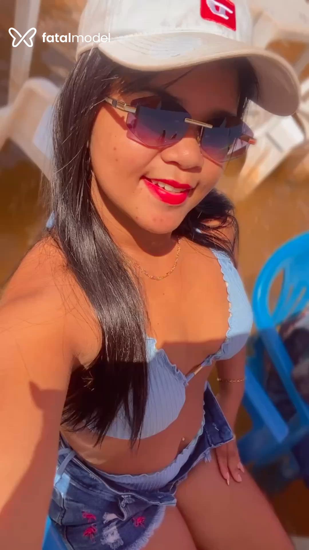 Acompanhante mulher morena (o) de olhos castanhos - Mel Acompanhante mulher morena (o) de olhos castanhos - Mel