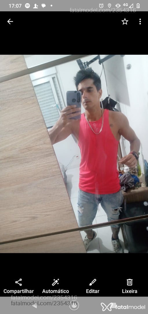 Acompanhante homem morena (o) de olhos pretos - Rafael Acompanhante homem morena (o) de olhos pretos - Rafael