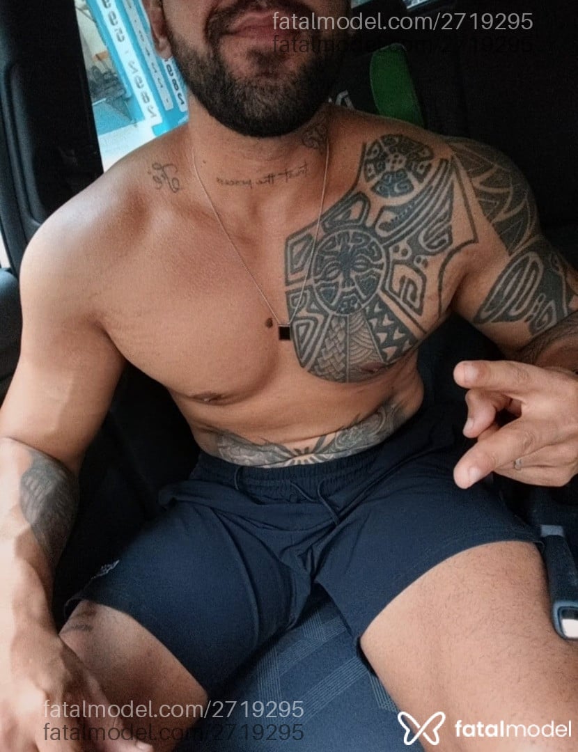 Acompanhante homem morena (o) de olhos castanhos - Turco Acompanhante homem morena (o) de olhos castanhos - Turco