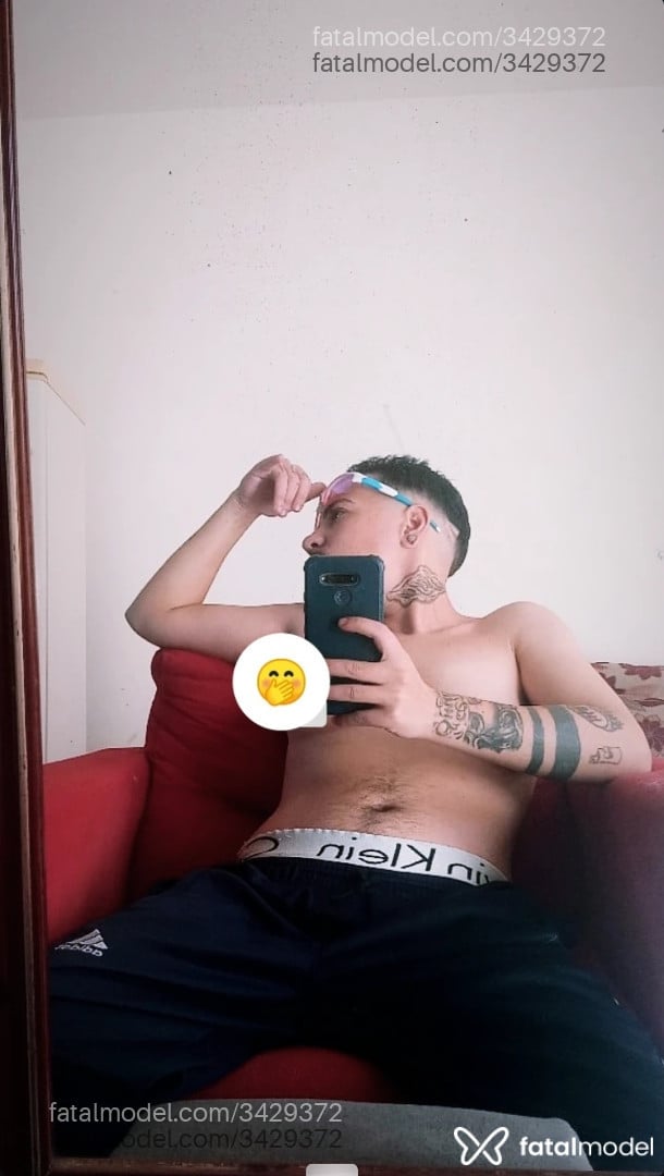 Acompanhante homem trans com cabelo castanho de olhos castanhos em Virtual - Kevin Ball