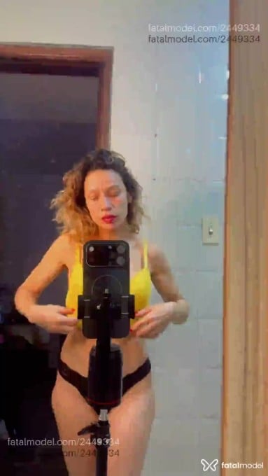 Acompanhante mulher loira (o) de olhos castanhos - Camila Acompanhante mulher loira (o) de olhos castanhos - Camila
