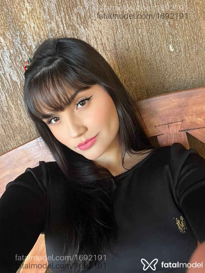 Acompanhante mulher com cabelo castanho de olhos castanhos em Presidente Epitácio - Yasmin Bertoline