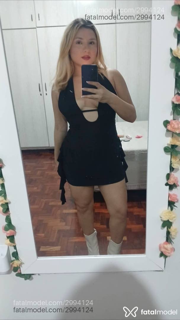 Acompanhante mulher loira (o) de olhos pretos - Calema Negrão