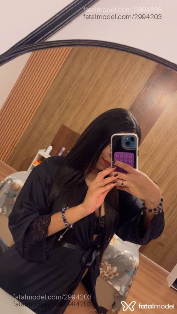 Acompanhante mulher com cabelo castanho de olhos castanhos - Olívia