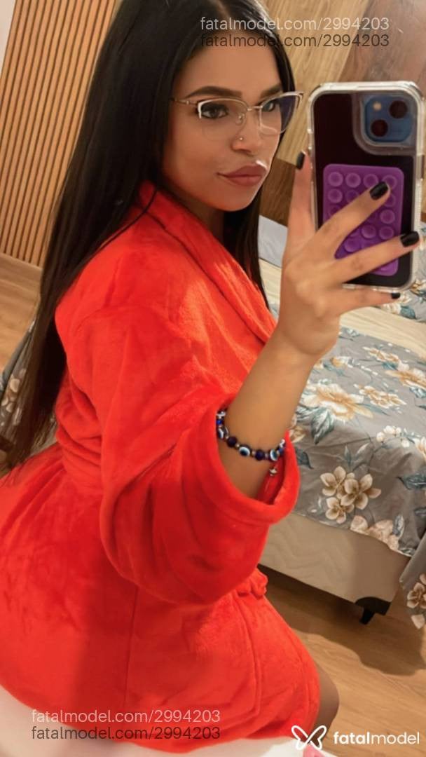 Acompanhante mulher com cabelo castanho de olhos castanhos - Olívia