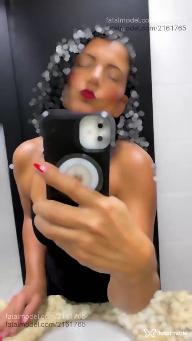 Acompanhante mulher com cabelo castanho de olhos pretos - Alyne