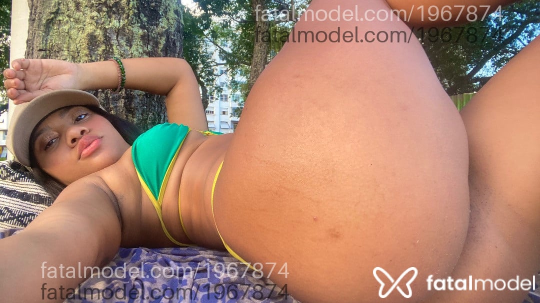 Acompanhante mulher com cabelo castanho de olhos castanhos - Safira Trajano Acompanhante mulher com cabelo castanho de olhos castanhos - Safira Trajano