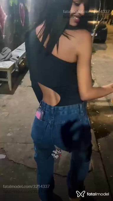 Acompanhante mulher morena (o) de olhos pretos em São Paulo - Valentina
