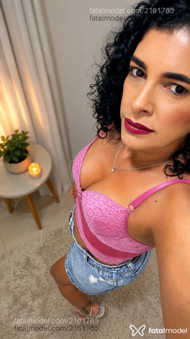 Acompanhante mulher com cabelo castanho de olhos pretos - Alyne