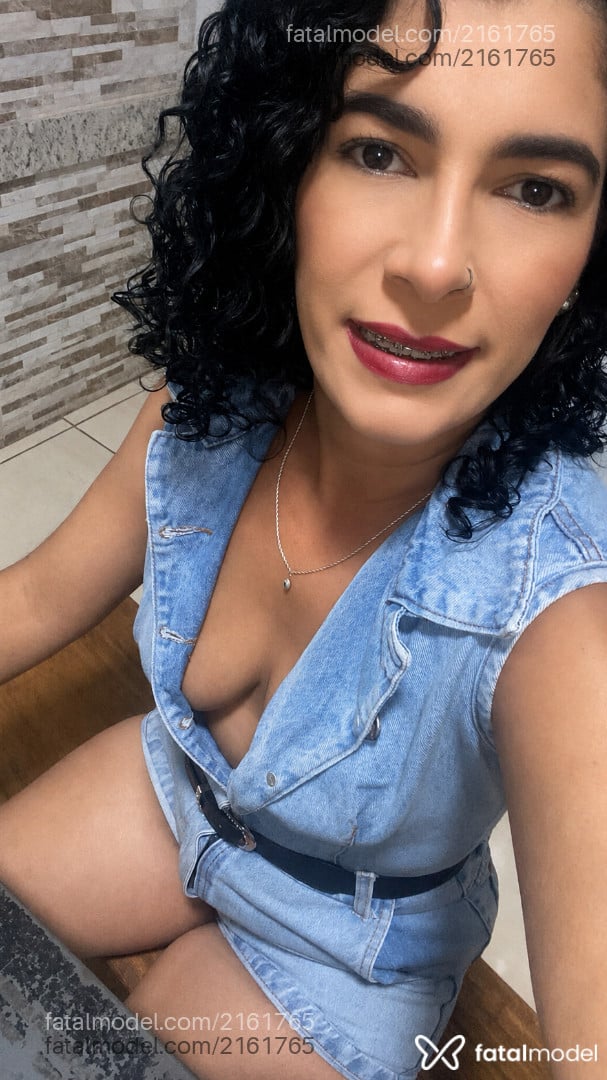 Acompanhante mulher com cabelo castanho de olhos pretos - Alyne