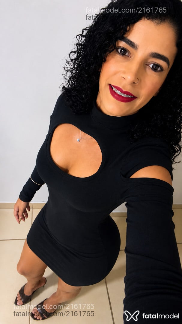 Acompanhante mulher com cabelo castanho de olhos pretos - Alyne