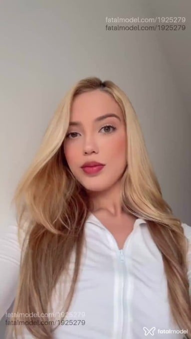 Acompanhante mulher loira (o) de olhos verdes - Bruna Acompanhante mulher loira (o) de olhos verdes - Bruna