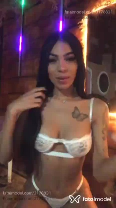 Acompanhante mulher com cabelo castanho de olhos castanhos - Larissa Acompanhante mulher com cabelo castanho de olhos castanhos - Larissa
