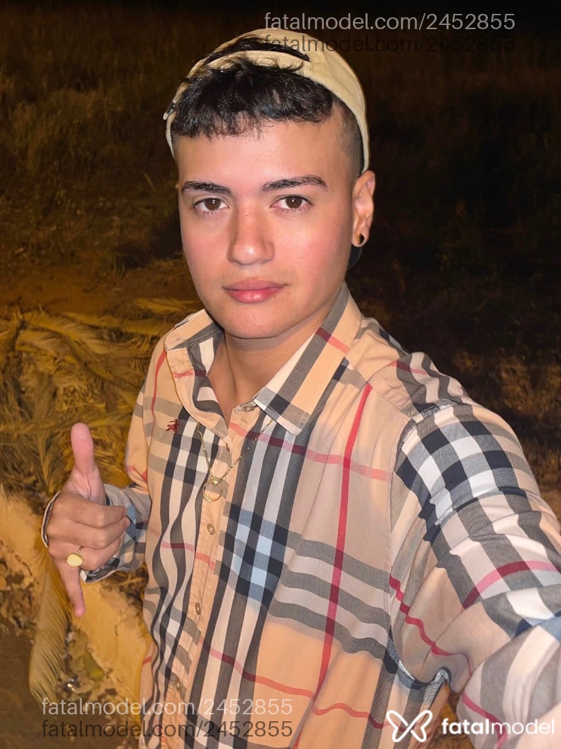 Acompanhante homem com cabelo castanho de olhos castanhos em Salinópolis - Adrian Ferreira