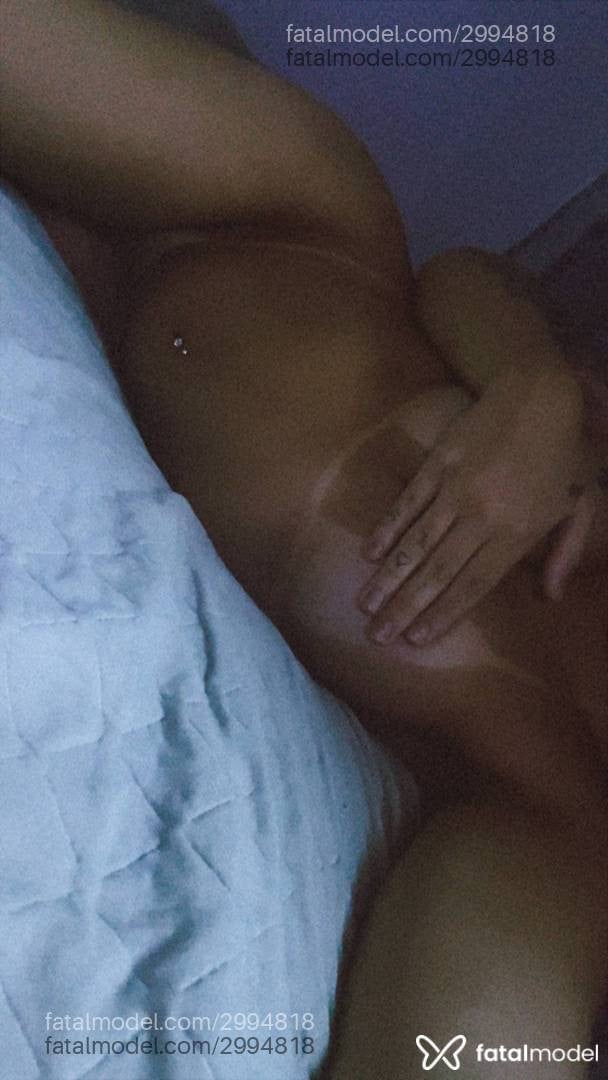Acompanhante mulher morena (o) de olhos verdes - Victoria Silva