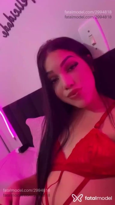 Acompanhante mulher morena (o) de olhos verdes - Victoria Silva