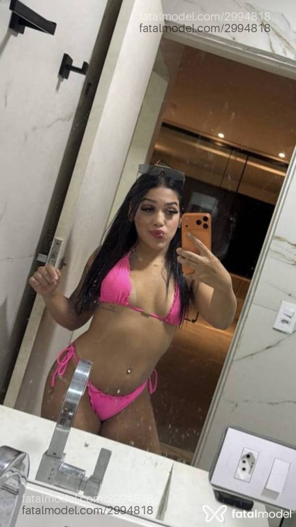 Acompanhante mulher morena (o) de olhos verdes - Victoria Silva