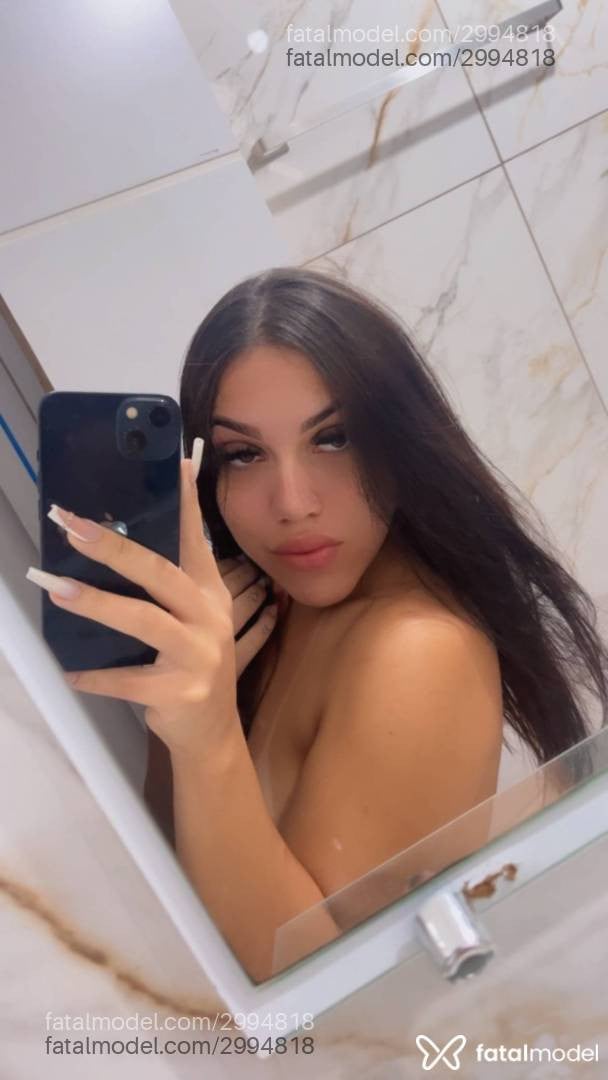 Acompanhante mulher morena (o) de olhos verdes - Victoria Silva