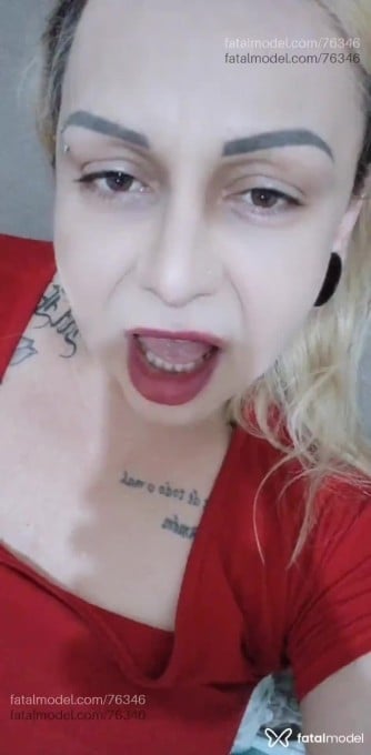 Acompanhante travesti loira (o) de olhos castanhos - Maria Martini Acompanhante travesti loira (o) de olhos castanhos - Maria Martini