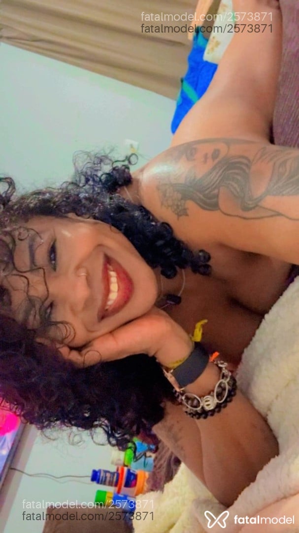 Acompanhante mulher morena (o) de olhos pretos em Cascavel - Cacau