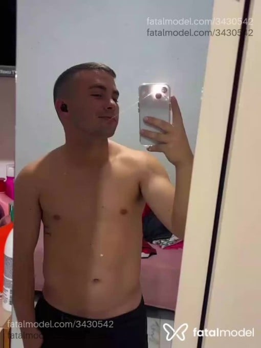 Acompanhante homem com cabelo castanho de olhos castanhos em São Paulo - Matteo
