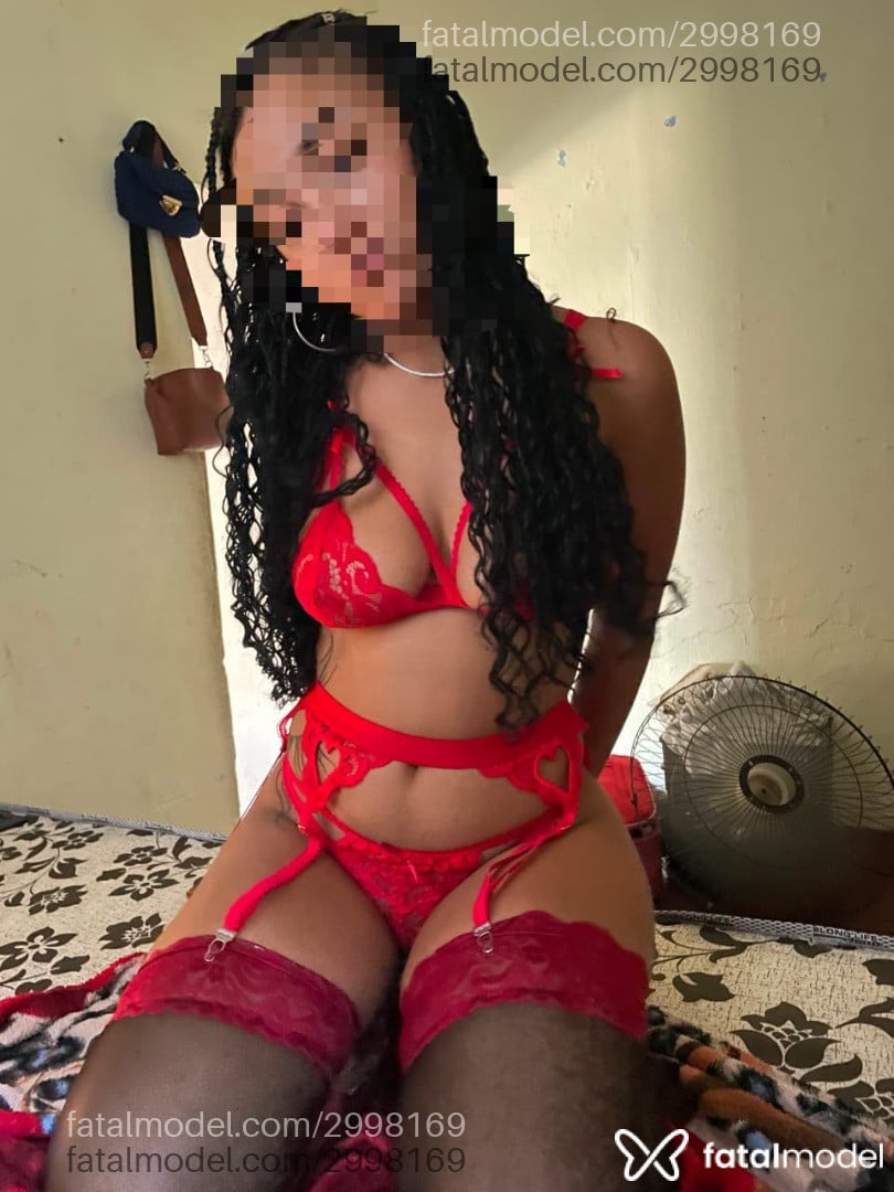 Acompanhante mulher com cabelo castanho de olhos castanhos - Meary