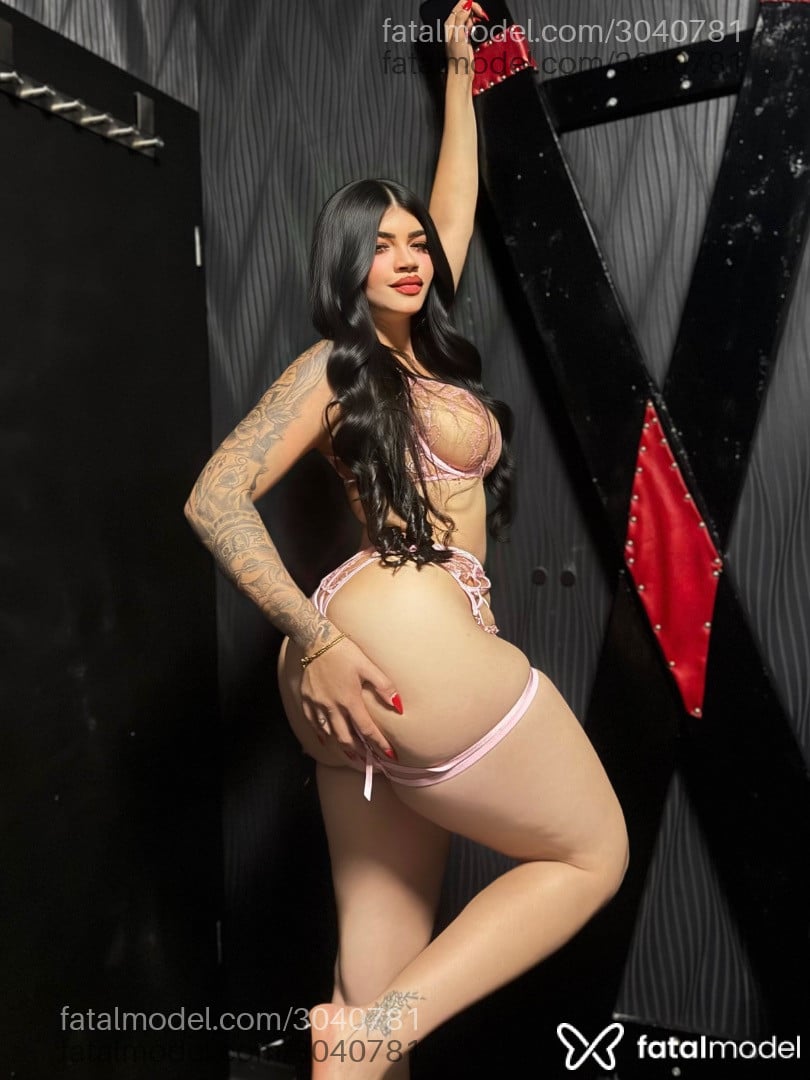 Acompanhante mulher morena (o) de olhos castanhos - Julia Faria Acompanhante mulher morena (o) de olhos castanhos - Julia Faria