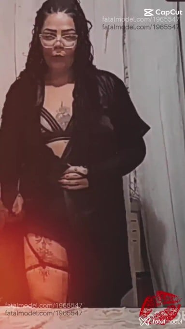 Acompanhante mulher morena (o) de olhos verdes - Kyara Foxx