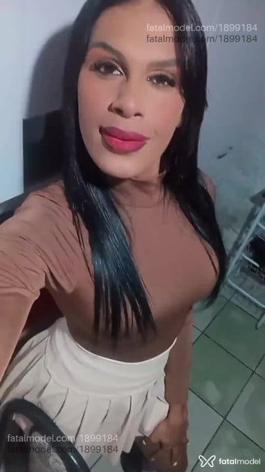 Acompanhante mulher trans com cabelo castanho de olhos mel em Brumado Acompanhante mulher trans com cabelo castanho de olhos mel em Brumado - Rayka