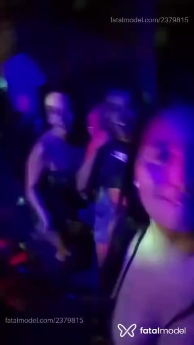 Acompanhante mulher com cabelo castanho de olhos castanhos em Trindade Acompanhante mulher com cabelo castanho de olhos castanhos em Trindade - Karinne