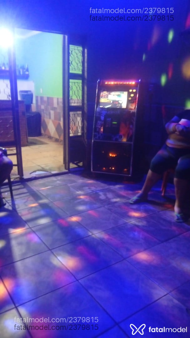 Acompanhante mulher com cabelo castanho de olhos castanhos em Trindade - Karinne
