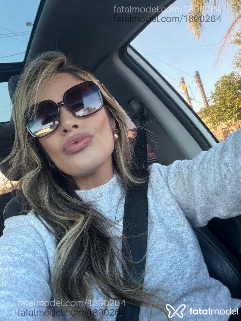 Acompanhante mulher com cabelo castanho de olhos castanhos em Porto Alegre - Carla