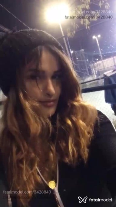 Acompanhante mulher com cabelo colorido de olhos castanhos em Rio de Janeiro - Millena