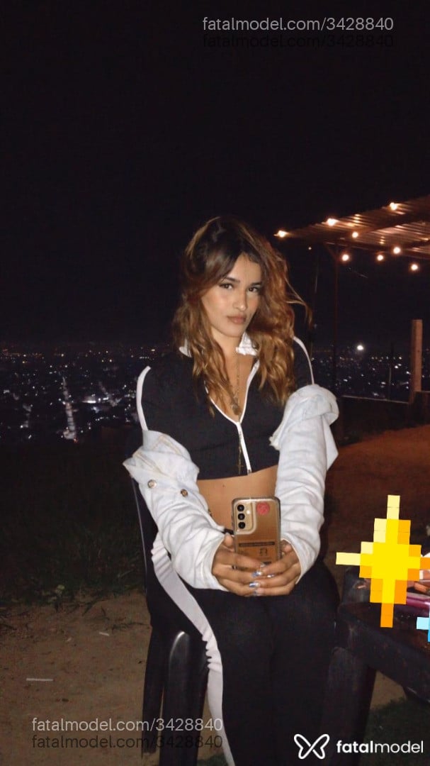 Acompanhante mulher com cabelo colorido de olhos castanhos em Rio de Janeiro - Millena