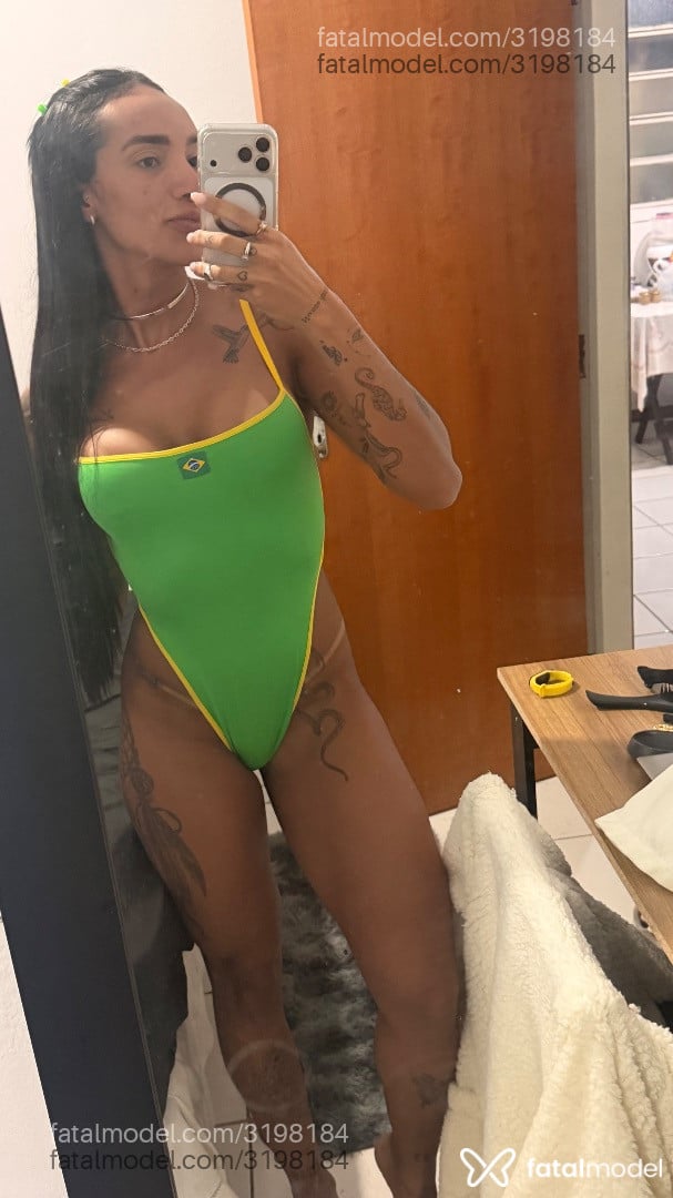 Acompanhante mulher morena (o) de olhos castanhos - Cacau Silva Acompanhante mulher morena (o) de olhos castanhos - Cacau Silva